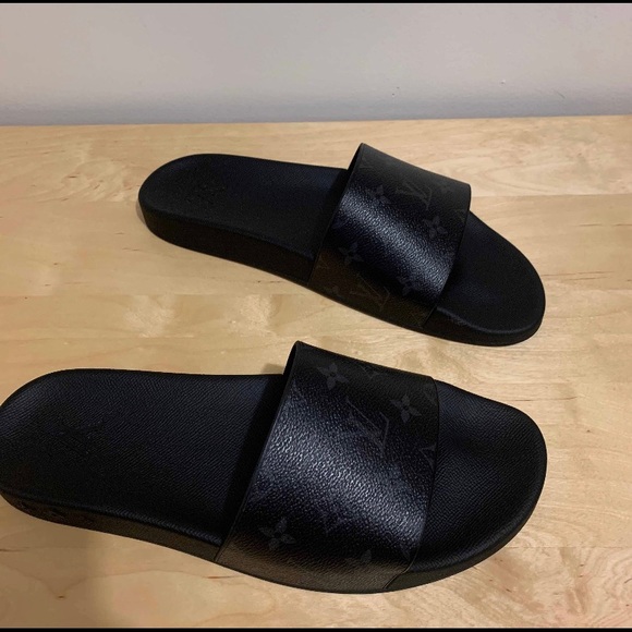 Black Louis Vuitton slides in very good condition! - Picture 1 of 4